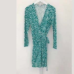 DIANE VON FURSTENBERG GREEN WRAP DRESS 6 NWOTS!